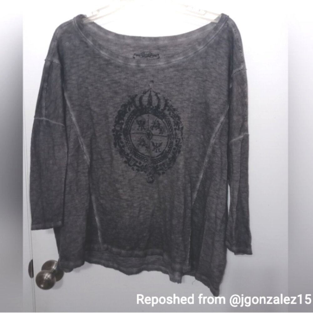 Peruvian Connection Distressed Gray 3/4 Sleeve Thermal Top